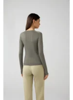 بلوزة طويلة أكتيف فلو - Image 25
